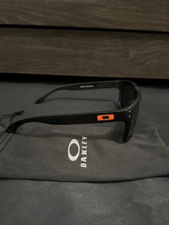 Oakley Holbrook Mens Sunglasses 9102 Silver Reflective Lenses - Picture 3 of 6